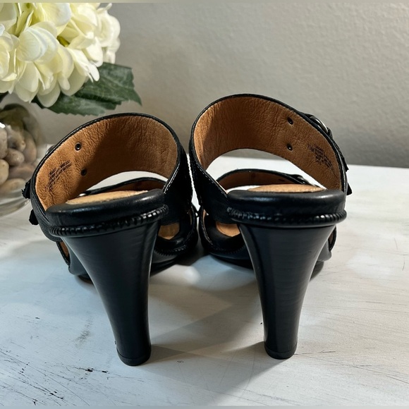 Sofft Strappy Sandal with Heel, Leather, Color Black, Size 7.5 - Picture 4 of 7